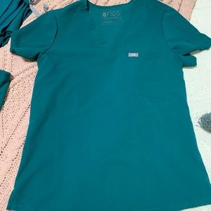 FIGS HUNTER GREEN small one pocket top